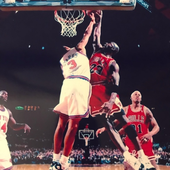 JOHN STARKS KNICKS BLOCKS MICHAEL JORDAN🤯 GLOSSY 8.5x11 REPRINT NBA POSTER NEW! - Picture 6 of 8